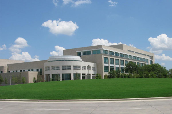 Naveen Jindal School of Management building and UT Dallas circle